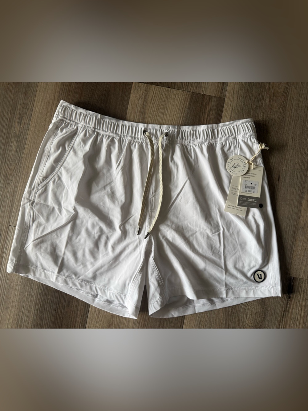 Vuori Kore Short Lined 5" inch XXL NWT white